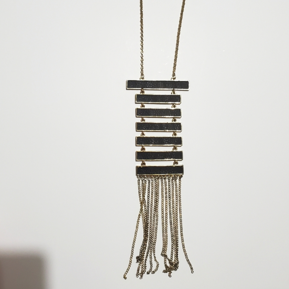 Statement necklace black and gold